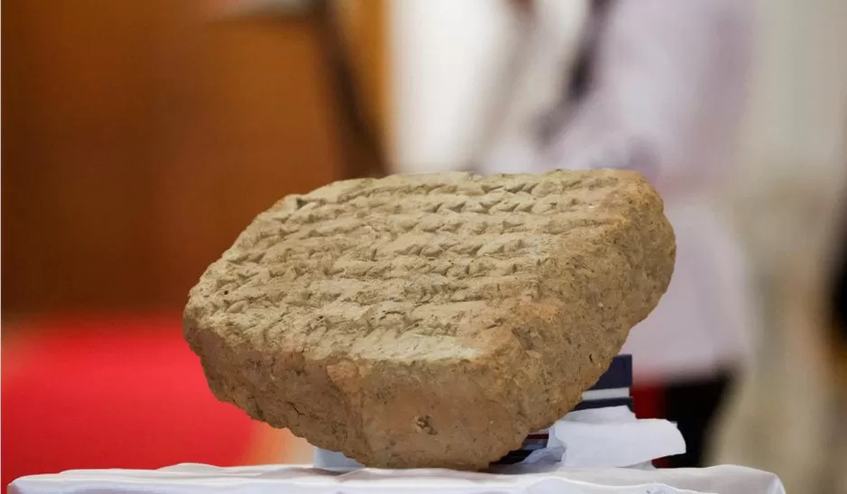 Iraq: displays 2800-year-old stone tablet returned by Italy